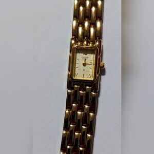 (977)Vintage Citizen Ladies quartz gold tone  all stainless,  water resist…